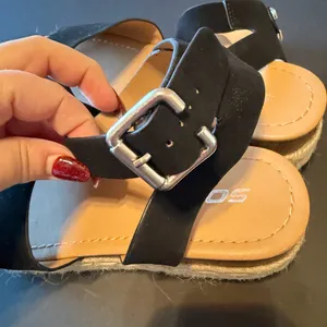 SODA black platform sandals, ankle strap, open front and back, jute accent, 7.5 thumbnail 6