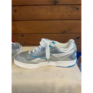 Reebok Womans x Angel Reese BB 4000 II basketball shoes, metallic silver Sz 9 thumbnail 5