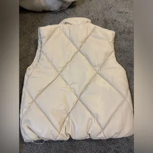 Abercrombie Oversized Puffer Vest thumbnail 2