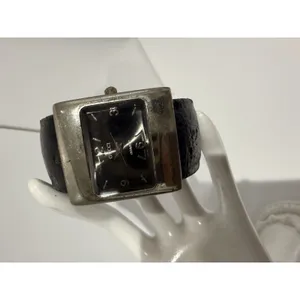 Vintage 1990s Gucci 7800 Black‎ Leather Cuff Watch Needs New Cuff & Battery thumbnail 3