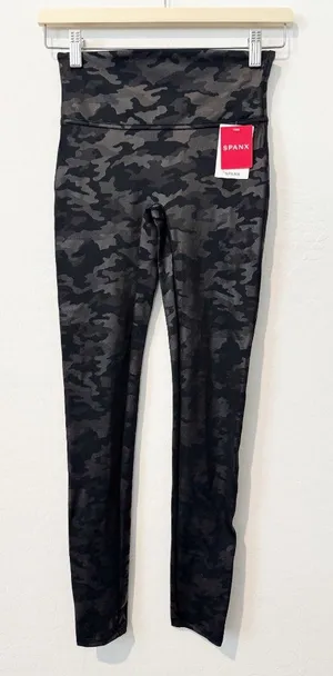 Spanx Camo Leggings Size‎ Small Black Matte Faux Leather Shaping Downtown Indie thumbnail 1