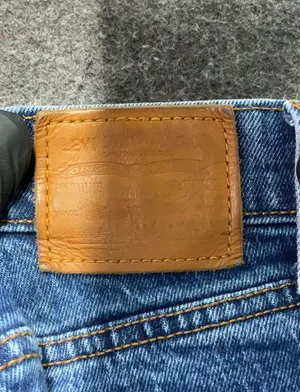 Levi's Premium Wedgie Straight Raw Hem Jeans Size 24 Dark Wash High Rise Cropped thumbnail 3
