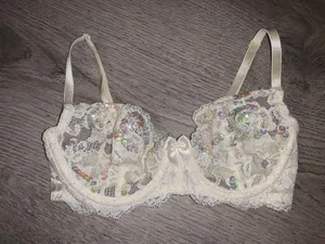 Victoria’s Secret Lace Bra 34B thumbnail 1