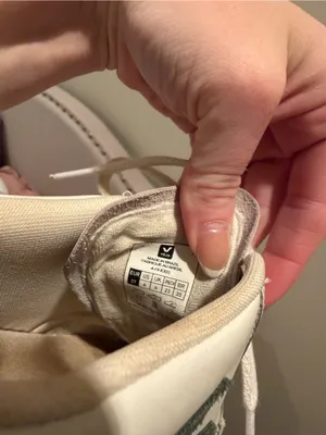 Veja V-10 Leather Sneakers thumbnail 9