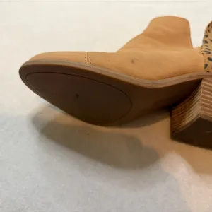 TOMS Tan Leather & Cheetah Print Ankle Boots Block Heel Size 7 thumbnail 5