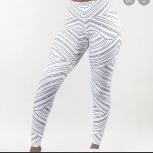 BuffBunny Slay Leggings Medium White Black Zebra Geometric High Waist Activewear thumbnail 2