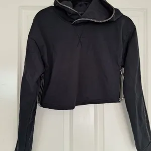 Gymshark Cropped Hoodie Black Pull Over Sweatshirt Zipper Accents Size Medium thumbnail 1