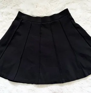 Aritzia A-Line Twirl Skirt XS - Black thumbnail 1