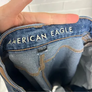 American Eagle Distressed Highest Rise Mom Jeans Size 10 thumbnail 2