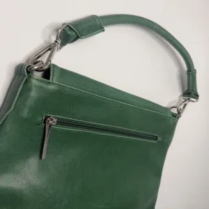 Matt & Nat Leia Vintage Shoulder Bag Emerald Green Vegan Leather Silver Clasp thumbnail 7