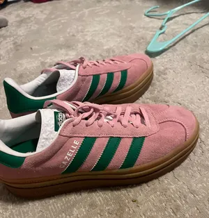 Adidas shoes thumbnail 3