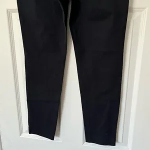 Old Navy Pixie Never-Fade Cropped Pants - Size 4 thumbnail 4