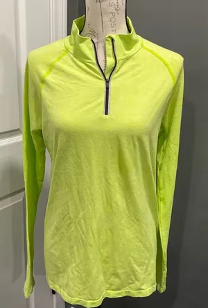Nwt Pink By Vs Athletic‎ Top thumbnail 1