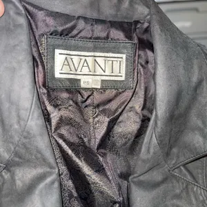 Gorgeous Vintage 90s Avanti Charcoal Suede Trench Coat! thumbnail 8