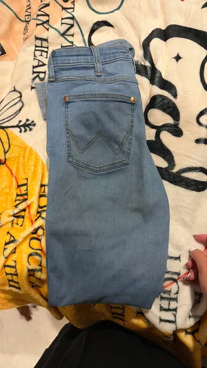 Lainey Wilson Wrangler Straight Leg Jeans thumbnail 2