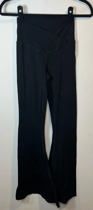 Offline By Aerie Real Me Super Flare Hi-Rise Crossover Leggings Black Sz Medium thumbnail 1