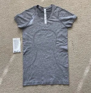 Lululemon Swiftly Tech Short Sleeve 2.0 Crew Shirt Size 6 Slate White Like New thumbnail 1