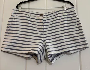 Gap Striped Women's Shorts 4” inseam size 12 Navy and White thumbnail 1