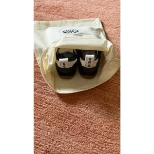 Black Low Top Sneakers Contrast Stitch Gum Sole EU 37 thumbnail 9