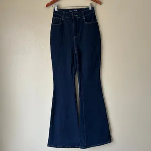 Boden Denim High Rise Flare Jeans Size 2R thumbnail 2