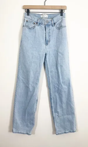 Abercrombie and Fitch 90s Relaxed Jeans Light Wash High Rise thumbnail 1