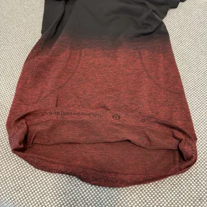VERY RARE Lululemon Women's Run Swiftly Tech Red Black Ombre Short Sleeves Sz 9 thumbnail 6