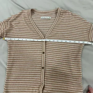 Abercrombie‎ & Fitch Tan White Striped Waffle Knit Tie Front Button Top XS thumbnail 5