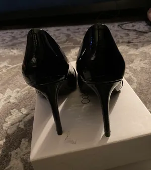 Calvin Klein Roslyn Patent Smooth Leather Pumps thumbnail 4