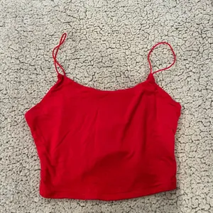 Garage Red tank thumbnail 1