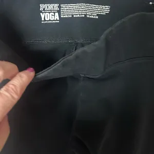 PINK Victoria's Secret Black Leggings thumbnail 3
