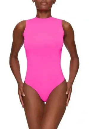 SKIMS ESSENTIALS CREWNECK SEAMLESS BODYSUIT in PINK HIGHLIGHTER NEW S/M thumbnail 1