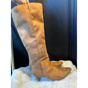 Target Tan Faux Suede Pointed Toe Kitten Heel Knee High Boots Size 9 Y2K costume thumbnail 5