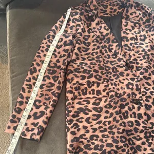 Women’s Lightweight Leopard Print 2 Piece Pant Suit Set Size M NEW thumbnail 9