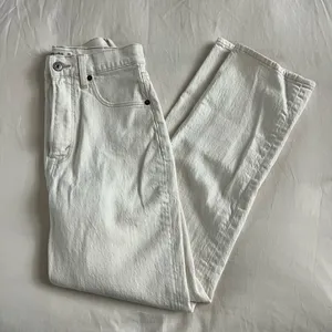 Abercrombie & Fitch Ultra High Rise Ankle Straight Jean in Cream thumbnail 9