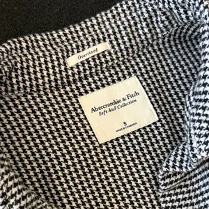 Abercrombie & Fitch Black and White Houndstooth Top thumbnail 2