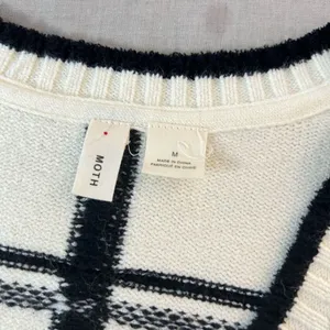 Moth Anthropologie Black White Windowpane Plaid V-Neck Sweater Size Medium thumbnail 10