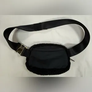 lululemon athletica Black Sherpa Crossbody Belt Bag thumbnail 11