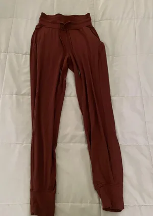 Joggers thumbnail 1