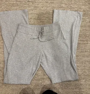 Brandy Melville sweats thumbnail 1