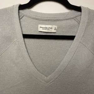 Abercrombie Soft Cozy V-Neck Sweater, Gray/Mint Green, Size XS, EUC thumbnail 3