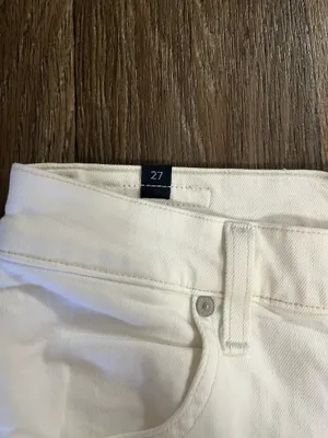 White thumbnail 3