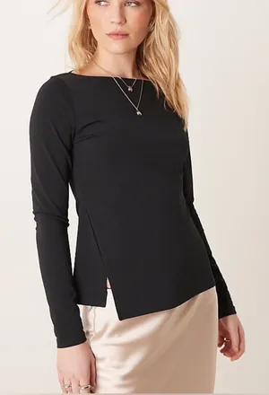 Abercrombie & Fitch Long Sleeve Asymmetrical Bottom Slit Top Size Medium thumbnail 1