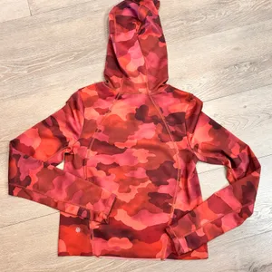Athleta Pinnacle Red Camo Hoodie Athletic Performance LS Shirt Top XXSmall‎ XXS thumbnail 2