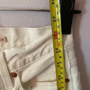 Levi's Wedgie Straight White Jeans Button Fly Preppy Cotton Minimalist size 24 thumbnail 8