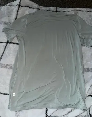 Lululemon shirt thumbnail 2