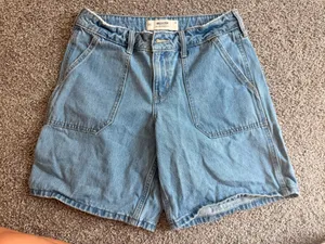 Hollister Baggy Cargo Low-Rise Shorts thumbnail 1