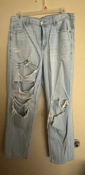 American Eagle Mom Straight Jeans thumbnail 2