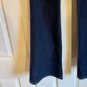 Ann Taylor loft 6 or 28 dark wash curvy flare mid rise low rise jeans thumbnail 7