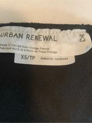 Urban Renewal Black Lace V‑Neck Crop Top Ladies XS thumbnail 4