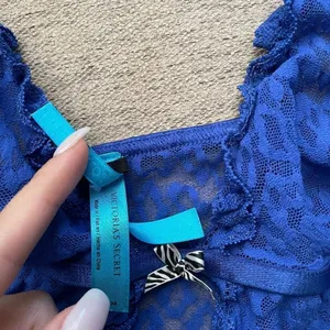 Y2K Victoria’s‎ Secret Blue Lace Open Camisole Top thumbnail 3